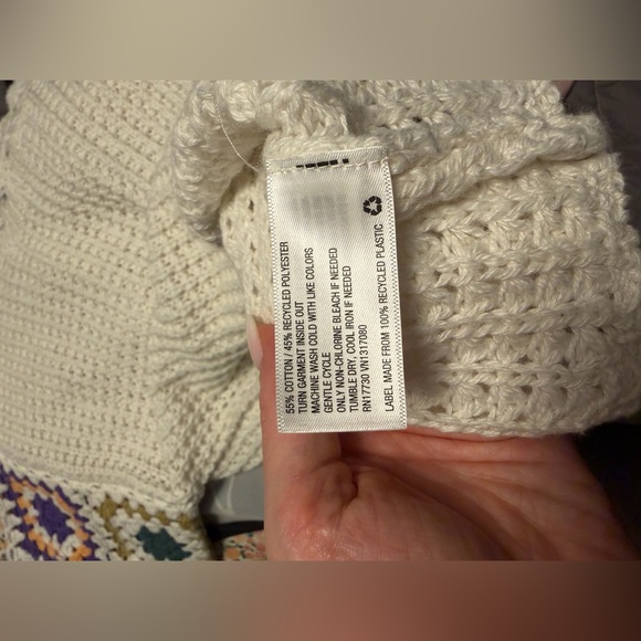 Women’s universal thread crochet top size M. EUC - Picture 5 of 5